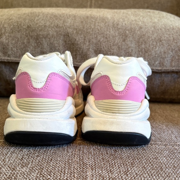 New Balance Cream and Pink 57/40 Sneakers - Picture 4 of 5